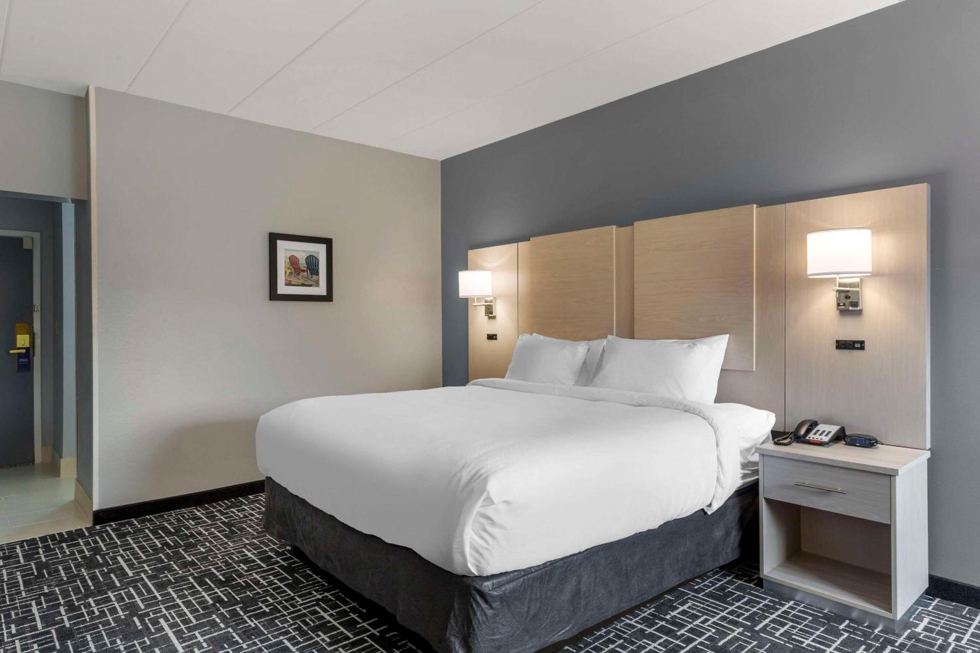 Comfort Inn Hyannis - Cape Cod Екстер'єр фото